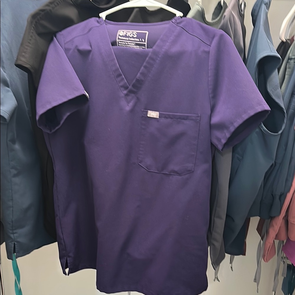 Figs Purple catarina Scrub Top sz small